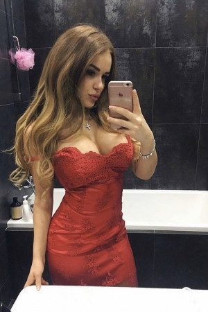 Escort girl Viktori