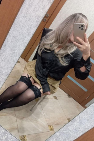 Escort girl Азиза